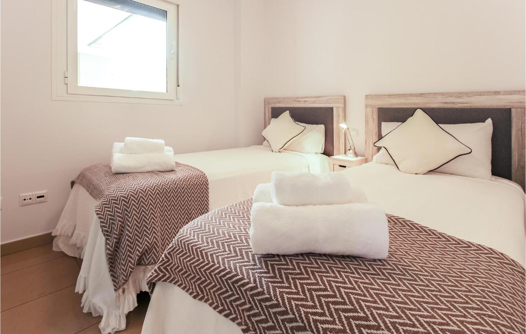 Awesome Apartment In Orihuela With Kitchen بلايا فلامنكا المظهر الخارجي الصورة
