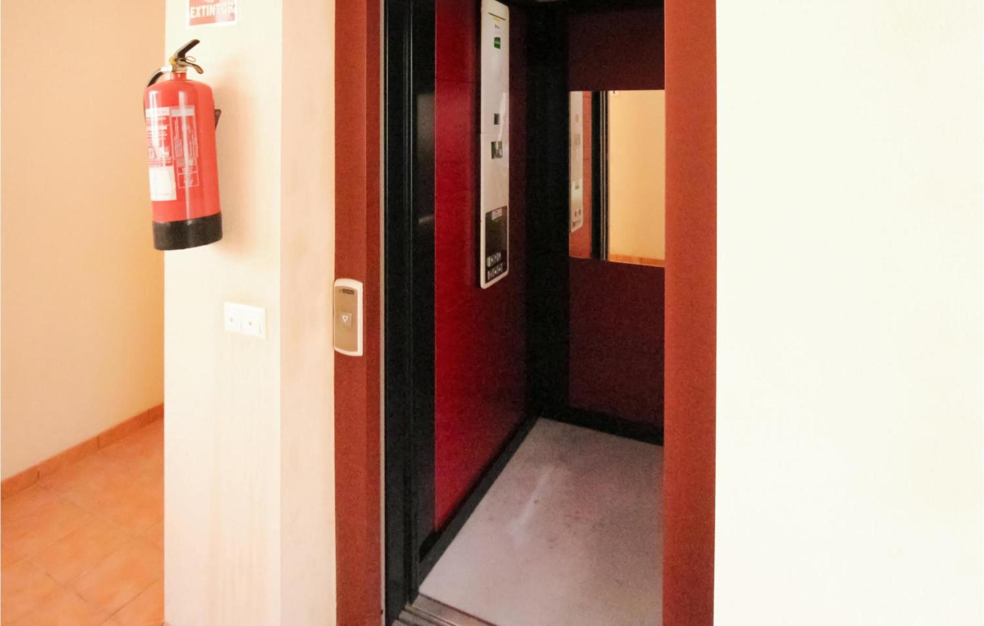 Awesome Apartment In Orihuela With Kitchen بلايا فلامنكا المظهر الخارجي الصورة